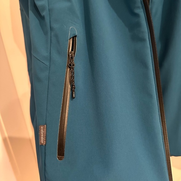 Icebreaker MarinoLOFT Teal windbreaker Jacket with Black Interior - Picture 6 of 8